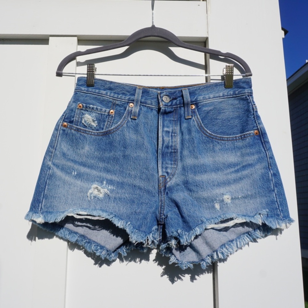 Levi’s 501 Women’s Denim Shorts size 27